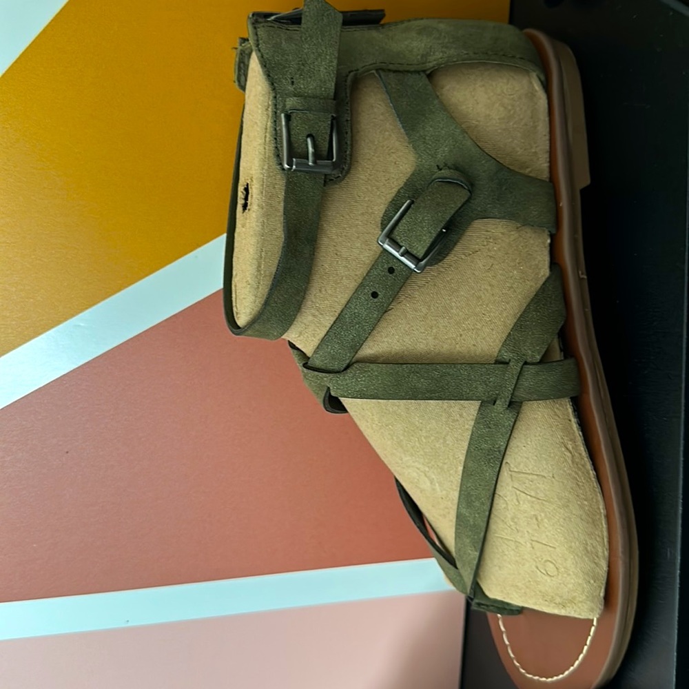 Guess Sandals - Picture 2 of 3